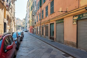 Perhehuoneisto, useita makuuhuoneita (Charming Flat Next To Genoa's) | Pysäköinti