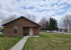 Exterior - Renovated Cabin between Yellowstone and Big Horn Mountains (Burlington)