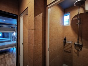 Dormitorio compartido, dormitorio mixto, no fumadores | Sábanas de algodón egipcio y ropa de cama de alta calidad