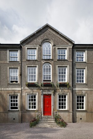 Exterior - 15th Century Castle & Luxury Manor House steeped in history & grandeur. (Dripsey)