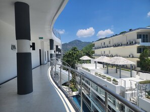 Apartment, 4 Bedrooms, Accessible, Balcony | Property grounds