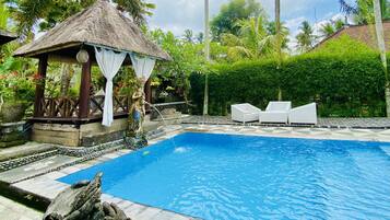 2 piscinas al aire libre