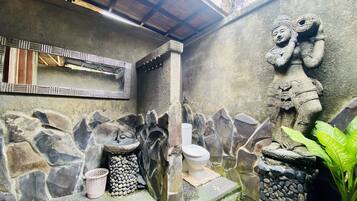 Quarto casal luxo, vista para a piscina | Banheiro