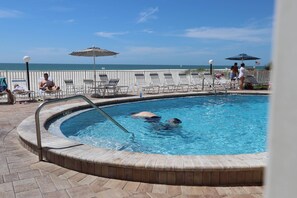 Luokittelematon kuva, 2 kautta 49, painike