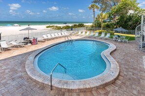 Luokittelematon kuva, 3 kautta 49, painike