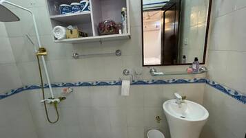 Room | Bathroom | Shower, designer toiletries, towels, soap