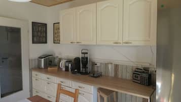 Kühlschrank, Ofen, Herdplatte, Geschirrspüler