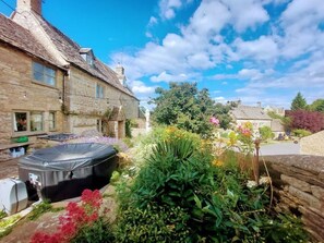Property grounds - Luxury Cosy Cottage In Magical Bibury (Bibury)