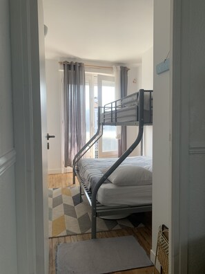 2 bedrooms, iron/ironing board, travel crib, free WiFi - Appartement Terrasse (Royan)