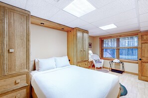 3 chambres, bureau, fer et planche à repasser, accès à Internet