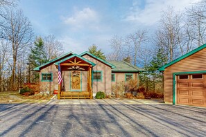 Exterior - Dog-friendly home near Lake George with deck, grill, media room, fireplace, W/D (Hague)