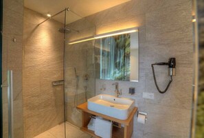 Shower, hair dryer, bidet - Neunerspitze Comfortable holiday residence (St. Lorenzen)
