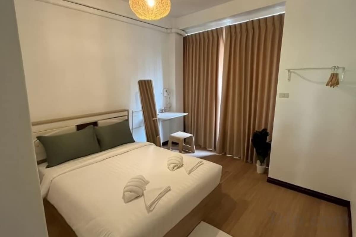 Single room（Shared Bathroom And Washroom）