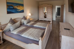 3 chambres, fer et planche à repasser, accès Internet, draps fournis