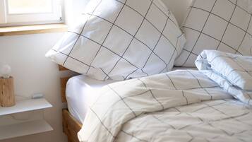 1 bedroom, iron/ironing board, internet, bed sheets