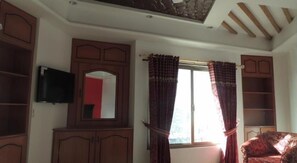 Kahden hengen deluxe-huone | Äänieristys, silitysrauta/-lauta, ilmainen Wi-Fi