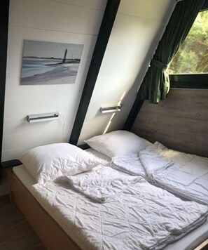 3 bedrooms, free WiFi - Roof-only house Modern retreat (Butjadingen)