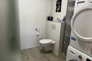 Shower, hair dryer - Pink Cow Modern Retreat (Grömitz)