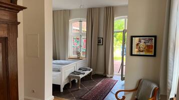 Schreibtisch, Bügeleisen/Bügelbrett, kostenloses WLAN, Bettwäsche