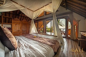 4 bedrooms, in-room safe, iron/ironing board, travel cot - Beachfront Dream Villa Direct at the Beach! (Gegorgak)