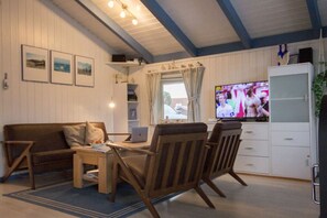 Smart TV, DVD player, livros