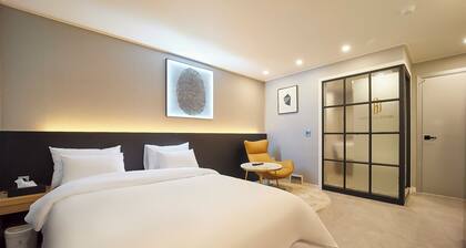 HOTEL CARLTON