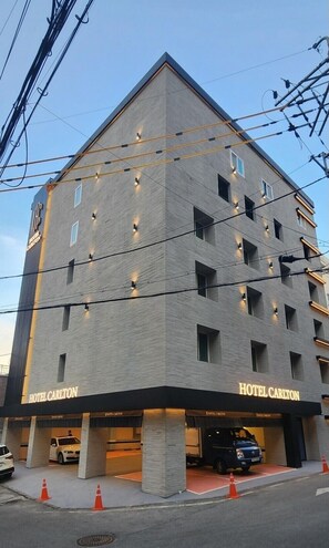 ด้านหน้าที่พัก
