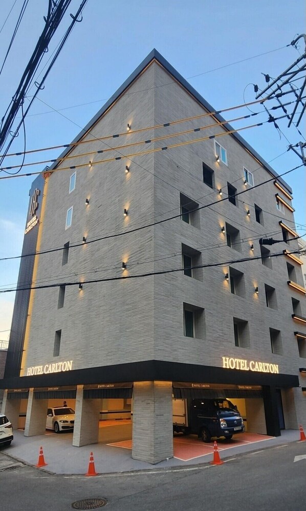 Facciata della struttura