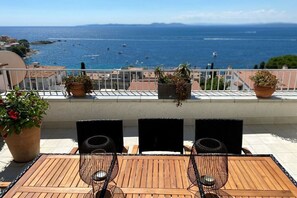 Outdoor dining - Casacarl Comfortable holiday residence (Roses Girona)