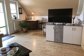 Fernseher, Stereoanlage