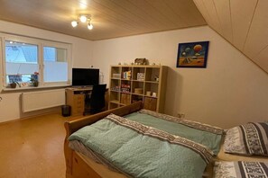 1 bedroom, desk, iron/ironing board, free WiFi