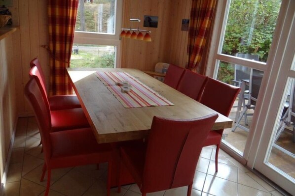 Dining - The sound of the sea. Modern retreat (Baabe, Rügen)