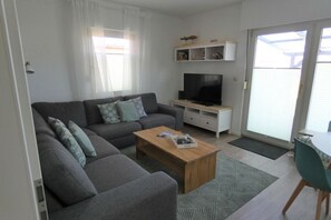 Smart TV, DVD player, books