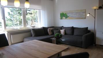 TV connectée, lecteur de DVD, livres, chaßne hi-fi