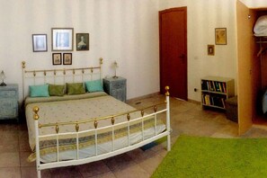 4 bedrooms, iron/ironing board, free WiFi, bed sheets - Casa Bianca Comfortable holiday residence (Santa Domenica di Ricadi VV)