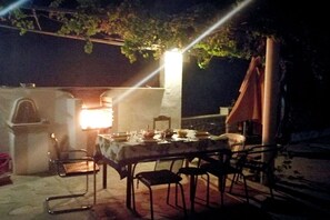 Outdoor dining - Casa Bianca Comfortable holiday residence (Santa Domenica di Ricadi VV)