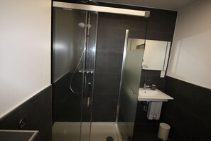 Shower, hair dryer - Klabautermann Maywald (Juist)