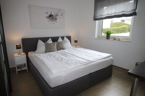 4 chambres, fer et planche à repasser, accès au Wi-Fi (inclus)