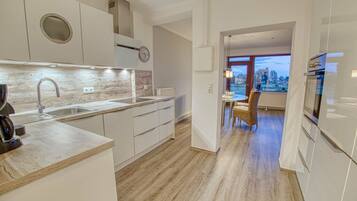 Kühlschrank, Ofen, Herdplatte, Geschirrspüler