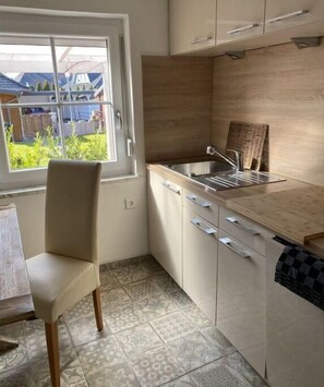 Refrigerador, horno, parrilla de estufa y lavavajillas