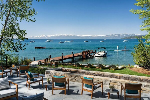 Outdoor dining - Ritz Carlton Lake Tahoe 3 BD/ 3.5 BA Sleeps 10 (Truckee)