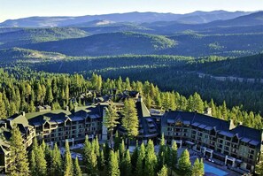 Exterior - Ritz Carlton Lake Tahoe 3 BD/ 3.5 BA Sleeps 10 (Truckee)