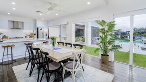 Dining - Luxury & Style on the Canal (BANKSIA BEACH)