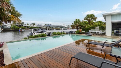 Luxury & Style on the Canal