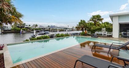 Luxury & Style on the Canal