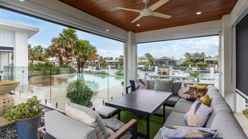 Luxury & Style on the Canal