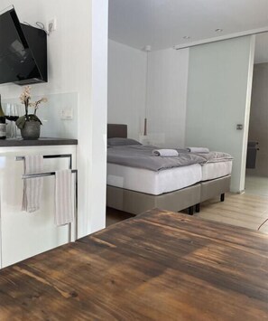 Iron/ironing board, free WiFi, bed sheets