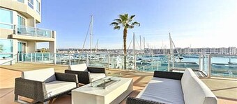 Luxury Space In the Marina
