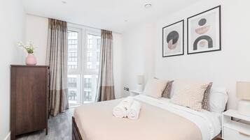 2 bedrooms, desk, iron/ironing board, travel crib