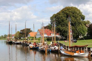 Marina - Wattlöper left Modern retreat (Wittmund)